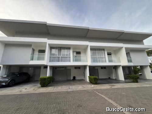 Venta de Confortable Casa en Escazú  Mls. 26-706 OFC JB