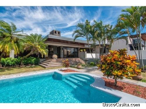 VENTA DE CASA DE LUJO CON DOS APARTAMENTOS Y PISCINA, HEREDIA, PARQUE RESIDENCIAL CARIARI - 9722829 