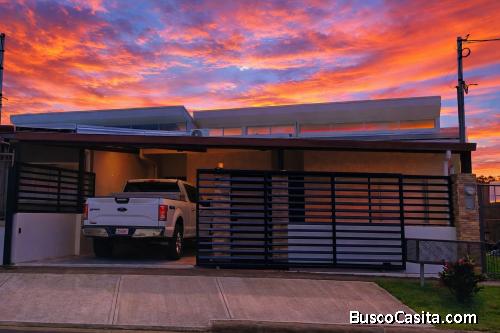 SE VENDE BELLA PROPIEDAD Y CASA EN AGUAS ZARCAS. 