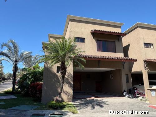 Casa Amoblada - Condominio Exclusivo en Pozos de Santa Ana