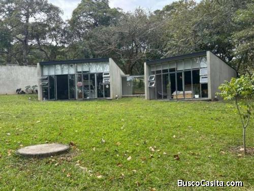 Joya de Arquitectura Industrial Diseño Modular y Vistas a la Montaña