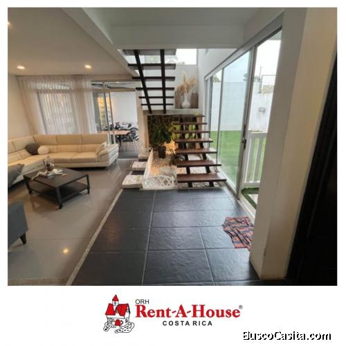 Venta de Casa en San Rafael de Montes de Oca | 2 Plantas, Jardín y Jacuzzi