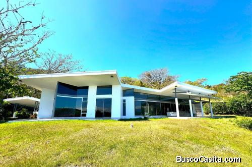 Arquitectura, Naturaleza y Exclusividad: Mansión con Piscina en Lote de 1.500 m²