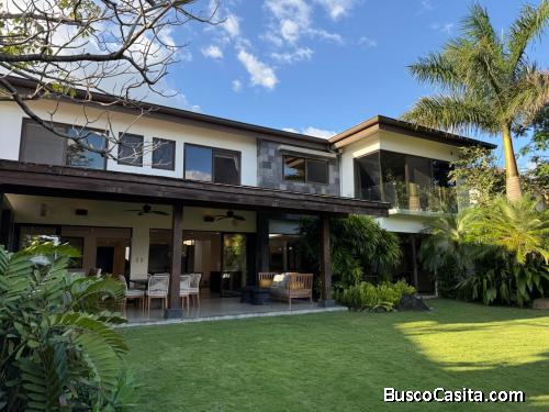 Venta de Espectacular Casa en Alajuela Mls. 25-1198 OFC JB