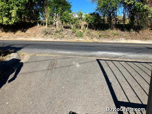 BELLA PROPIEDAD MUY CÉNTRICA EN ATENAS, ALAJUELA. 