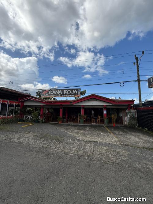Restaurante en funcionamiento más lote