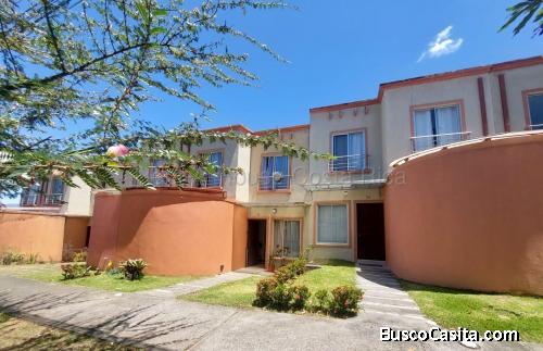 Versatilidad y Confort en Piedades: Casa de 4 Habitaciones con Dormitorio en 1er Nivel