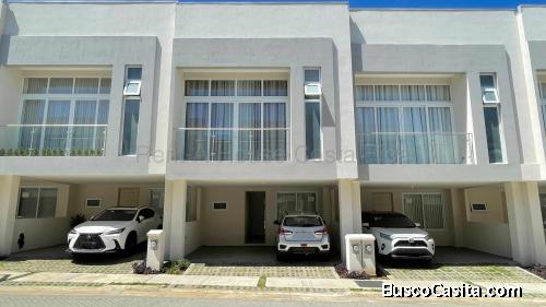 Vida de Club en su Propio Hogar: Casa Moderna con Amenidades Premium en Condominio