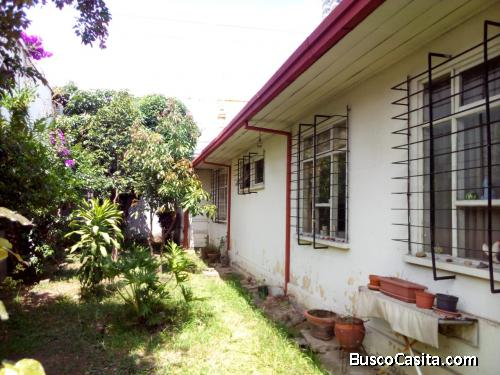 BELLA Y ÚTIL PROPIEDAD EN EL PASEO COLÓN. 