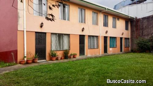 PROPIEDAD CON CASAS Y APARTAMENTOS EN SABANILLA. 