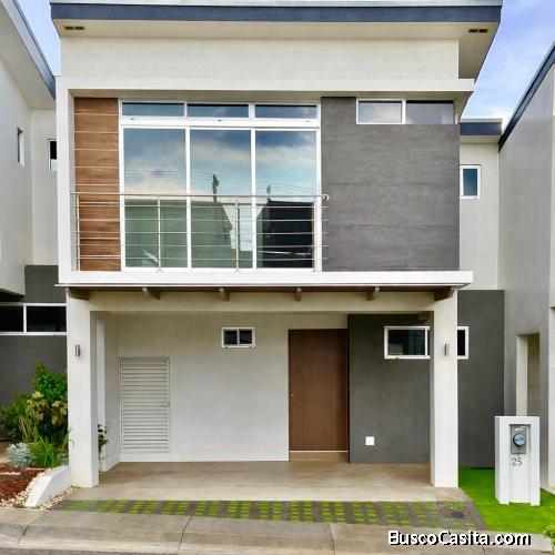 Casa moderna con patio privado en Tierra Flores