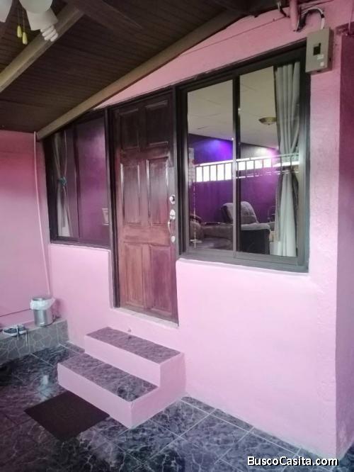 SE VENDE CASA EN DESAMPARADOS, SAN JOSÉ. 