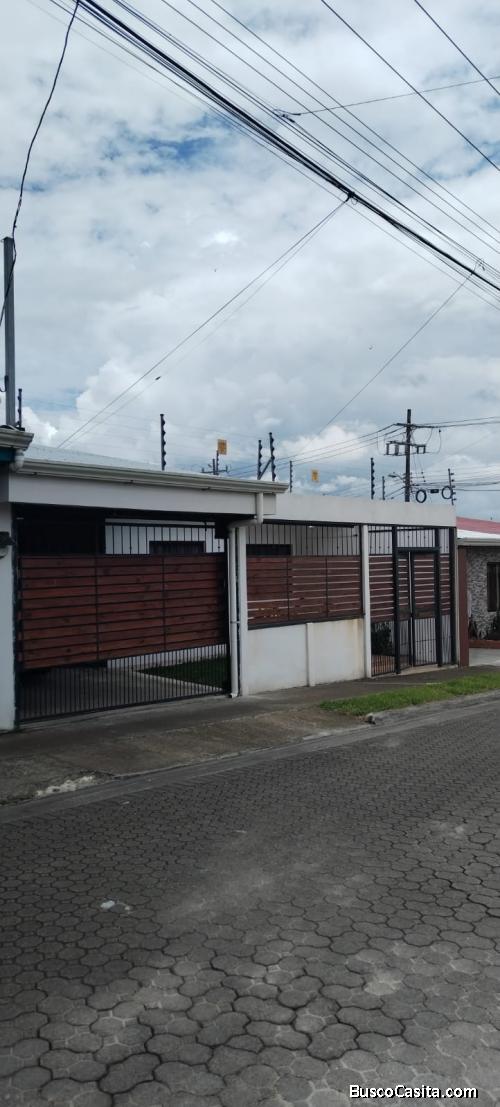 SE VENDE BELLA CASA EN DULCE NOMBRE DE CARTAGO. 