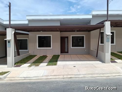 Propietario alquila hermosa casa para estrenar en condominio