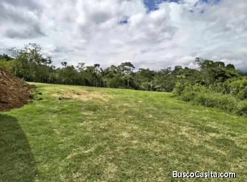 SE VENDE BELLA PROPIEDAD EN DERECHO EN HEREDIA. 