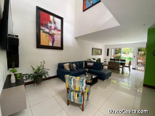 Venta de Estupenda Casa en Santa Ana  Mls. 24-652 OFC JB