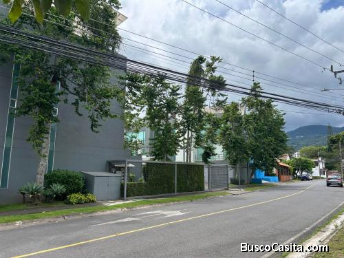 Venta de Estupendo Apartamento en Escazú  Mls. 26-728 OFC JB