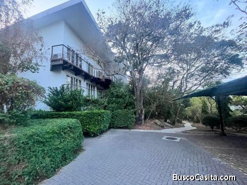Venta de Hermoso y Moderno Apartamento en Santa Ana  Mls. 26-2057 OFC JB
