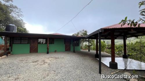 SE VENDE REFUGIO AUTOSOSTENIBLE CON NACIENTES DE AGUA Y VISTAS A LA MONTAÑA