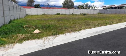 SE VENDE BELLA PROPIEDAD EN SANTO DOMINGO DE HEREDIA.