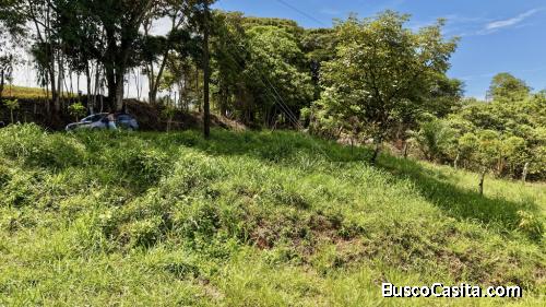 VENTA DE LOTE DE 272 M2 EN TRES RIOS, PEREZ ZELEDON: IDEAL PARA AIRBNB O CABAÑA