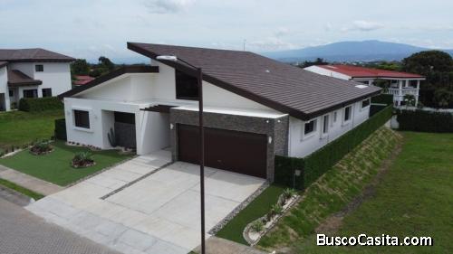 Venta de Casa en Santa Ana-Uruca. RAH 27-624
