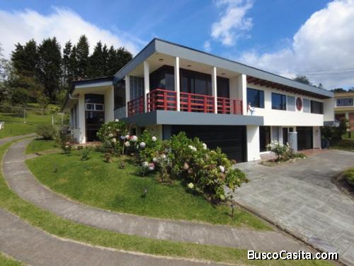 Venta de Excelente Casa en Vázquez de Coronado, San Isidro  Mls. 24-12 OFC JB