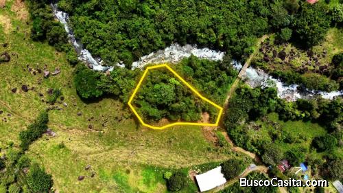 VENTA DE LOTE RESIDENCIAL DE 2.000 M2 FRENTE AL RIO PEÑAS BLANCAS EN SANTA ELENA, PEREZ ZELEDON