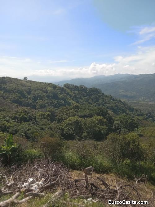 SE VENDE BELLA Y ESPECTACULAR PROPIEDAD EN ATENAS. 