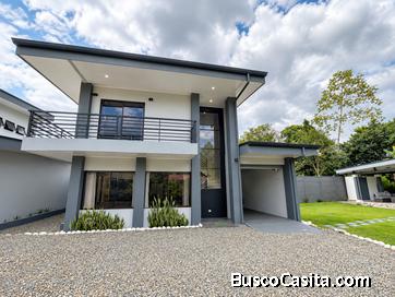 SE ALQUILA CASA CONTEMPORANEA COMPLETAMENTE AMUEBLADA EN LA HERMOSA