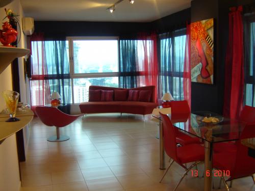 SE ALQUILA APARTAMENTO EN LA AVENIDA BALBOA CENTRICO,  MODERNO