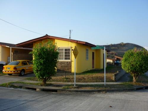 VENDO CASA EN VILLA LUCRE