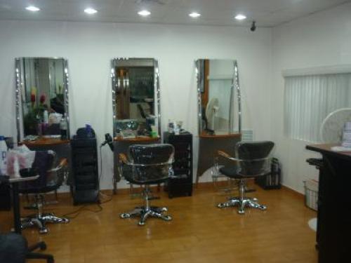 VENTA DE PELUQUERIA, CON CLIENTELA AL DIA!!! OFERTA