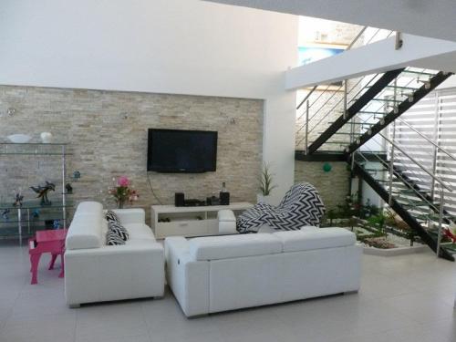 OPORTUNIDAD, VENTA HERMOSA CASA EN COSTA ESMERALDA