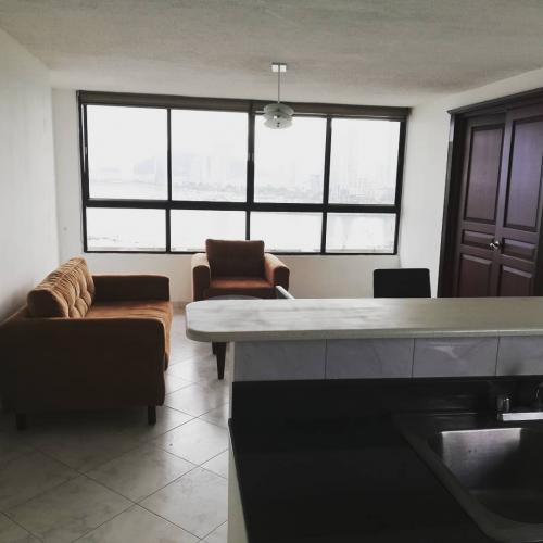 Apartamento Amoblado, con Amplia Recamara, Ubicado en Punta Paitilla, a pasos de Multicentro 