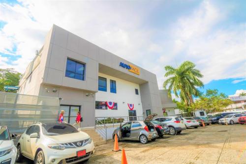 Edificio en Albrook, con oficinas, bodegas y mas de 30 estacionamientos a 3km de Puerto de Balboa