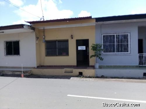 Alquilo casa a un costado del parque Rufina Alfaro, La Villa de Los santos 