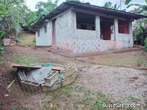VENDO CASA CON AMPLIO TERRENO