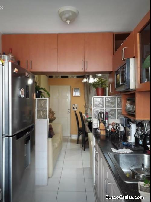 Alquilo apto amoblado