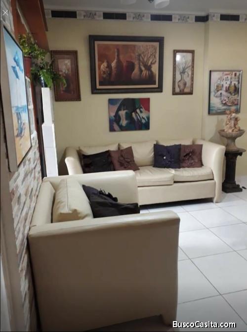 SE ALQUILA APTO AMOBLADO  