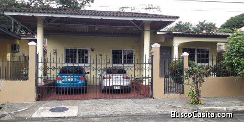 Urbanización Villas El Carrizal, en la carretera panamericana, al lado del Colegio San José de Malam