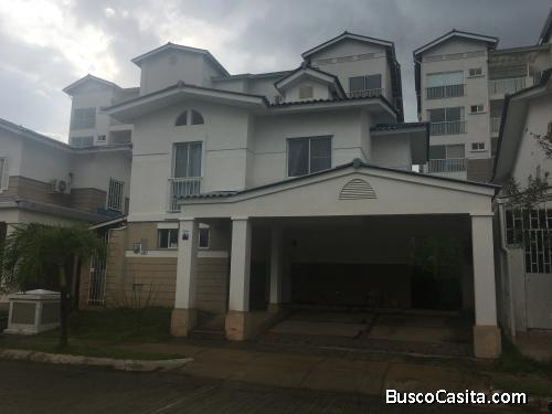 VENDO CASA DE DOS NIVELES EN PLAYA DORADA 204M2, $179,500.00