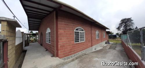 Se vende 3 inmuebles (Local Comercial mas 2 casas) en cetro de Volcán, Chiriqui.