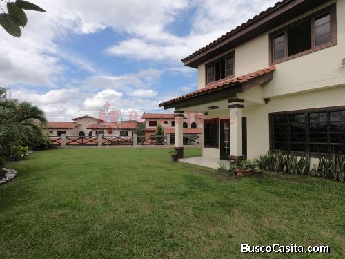 Casa tipo duplex en venta en Las Cumbres