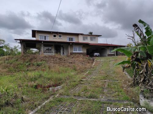 Se vende espaciosa casa en brisas de los lagos 