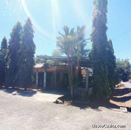 Se vende casa en Los Algarrobos, Urb.Villa Esmeralda 