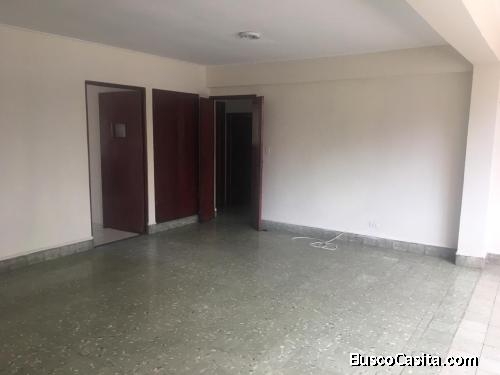 Apto. en Obarrio cerca de todo con estacionamiento bajo techo seguro