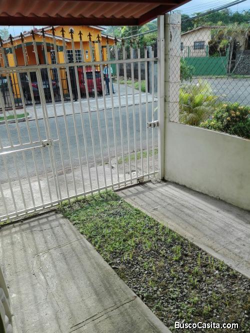 SE VENDE CASA EN RESIDENCIAL LAS LOMAS, LA CHORRERA