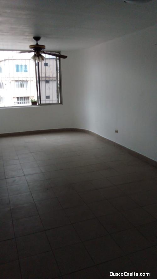 Apartamento super céntrico frente a estación del metro de la Fernández de Córdoba 