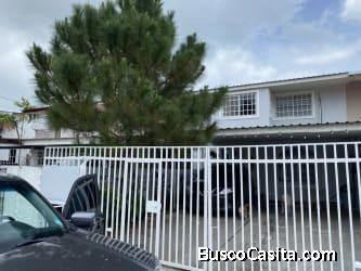 VENDO CASA ADOSADA DOS PISOS CHANIS REMODELADA 280,000.00